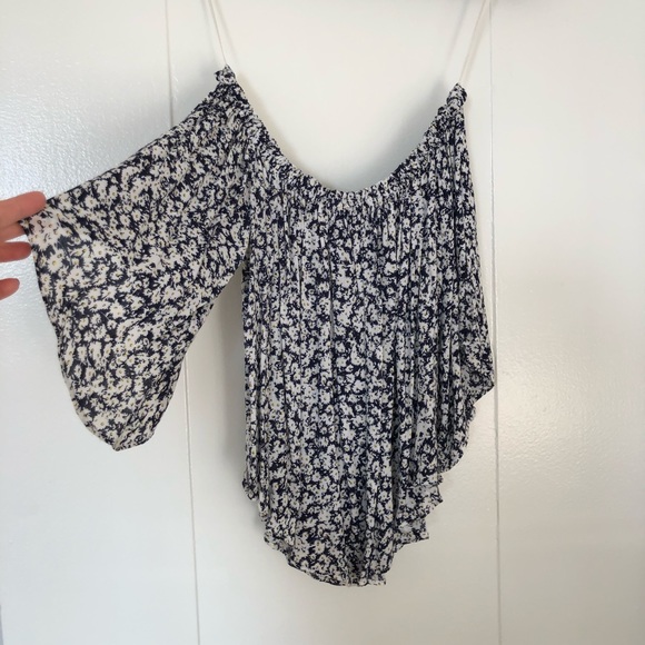 ZARA- off the shoulder top with daisies - Picture 2 of 6